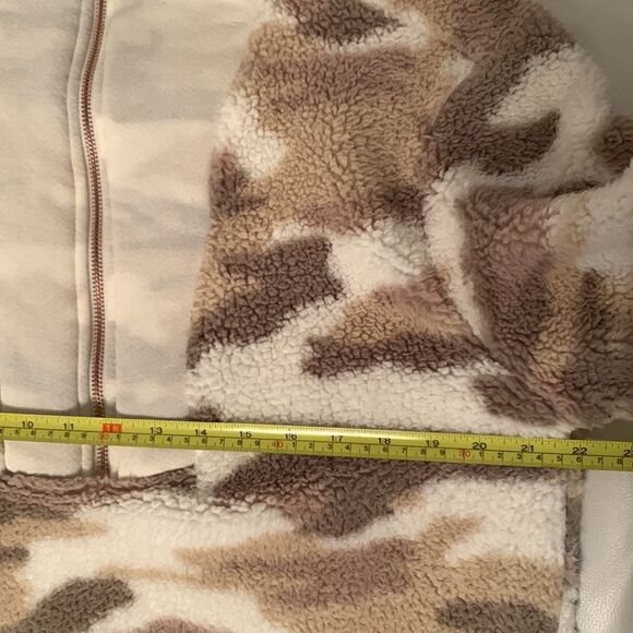 Cupid Sherpa Stand Collar Camo Print Sweater Pullover Size L - Picture 4 of 11